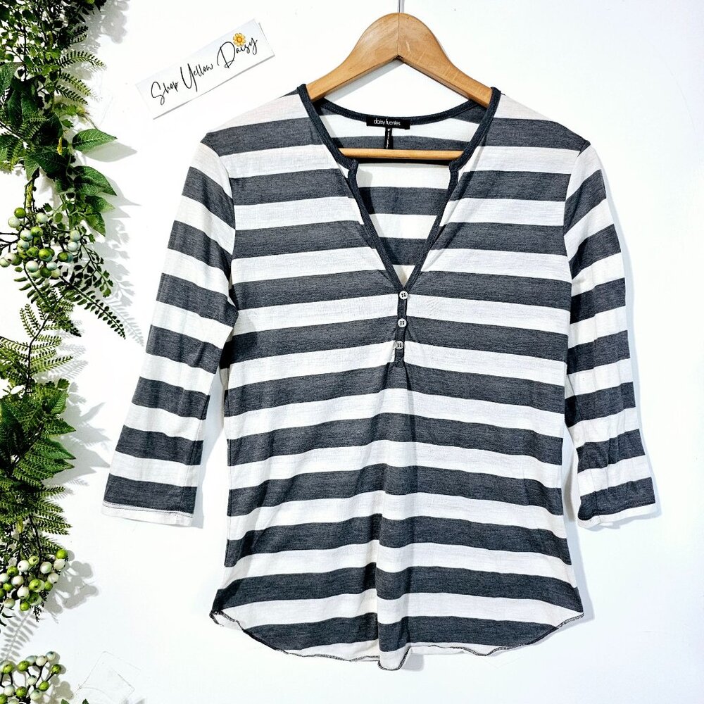 Adult Daisy Fuentes Moda Striped Henley V-Neck 3/4 Sleeve‎ Top Silver Heather M